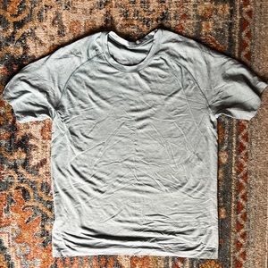 Lululemon Metal Vent Tech 2.0 Shirt GREAT Condition!